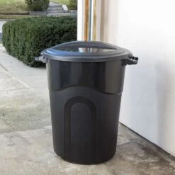 United Solutions Rough & Rugged 32 Gal Black Plastic Garbage Can Lid Included -Oolys Shop 468e1b81 8e67 4dcd b304 c6285b6a4da2