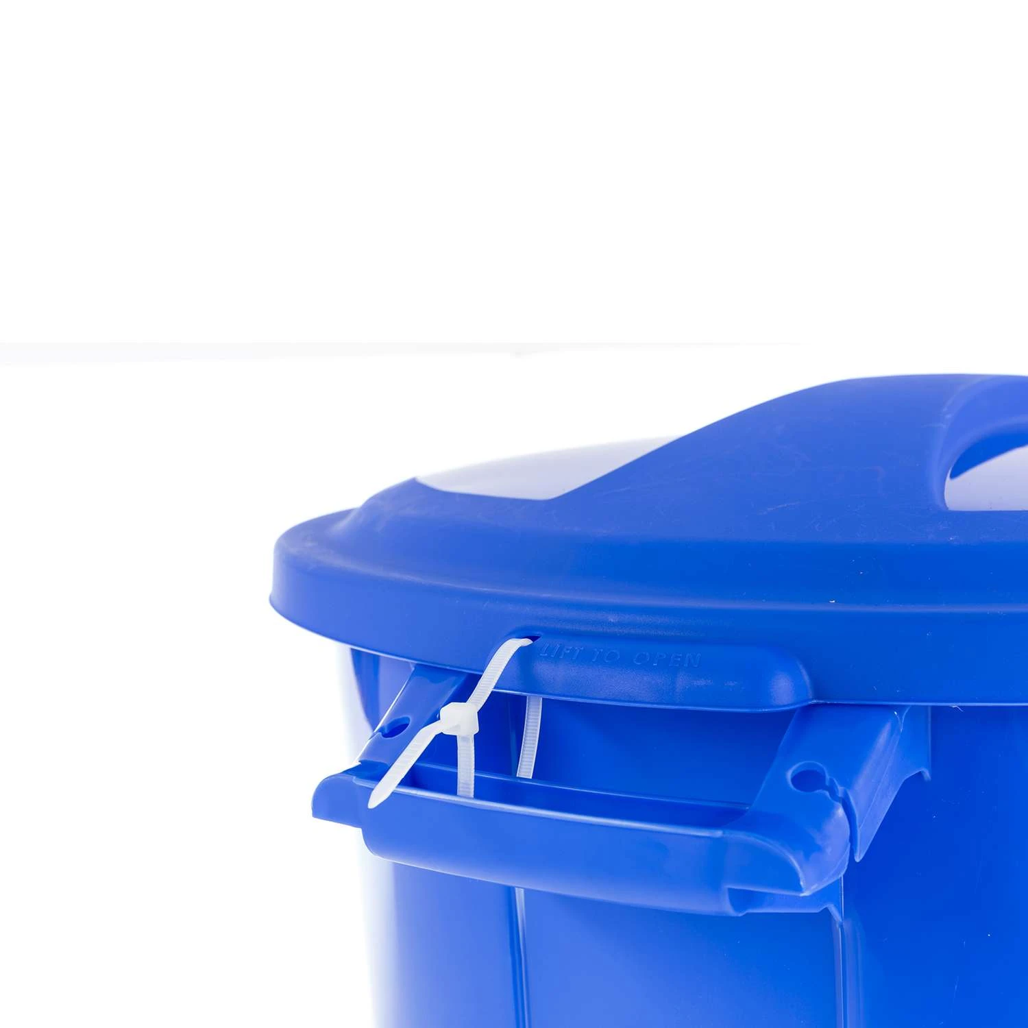 United Solutions 32 Gal Blue Plastic Garbage Can Lid Included 4 United Solutions 32 Gal Blue Plastic Garbage Can Lid Included - Image 4