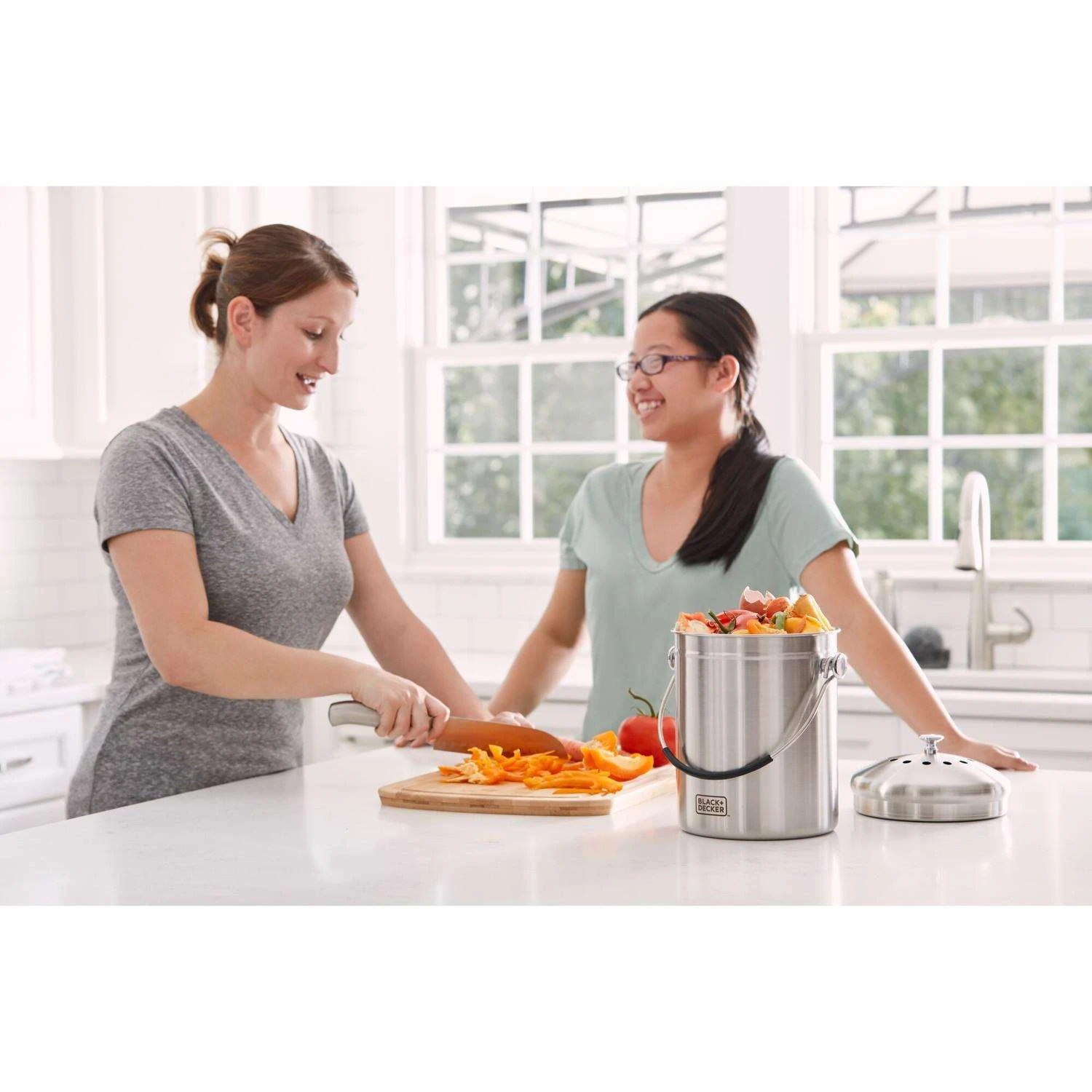 Black & Decker Black+Decker 166 Oz Silver Stainless Steel Compost Keeper 8 Black & Decker Black+Decker 166 Oz Silver Stainless Steel Compost Keeper - Image 8